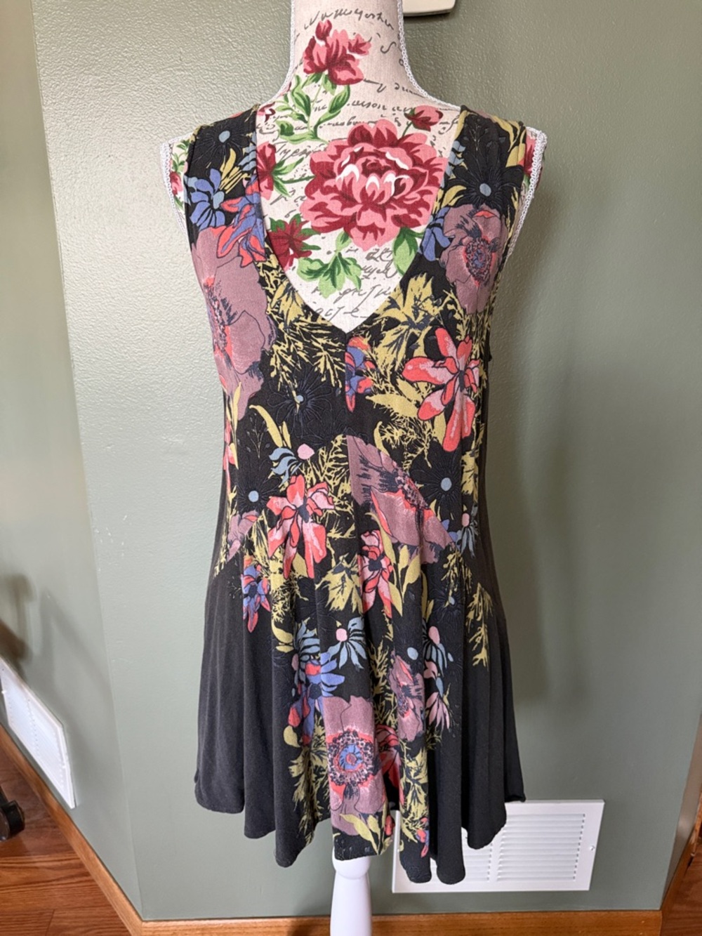 Free People Backyard Party Black Floral Keyhole Sleeveless tunic dress/Top